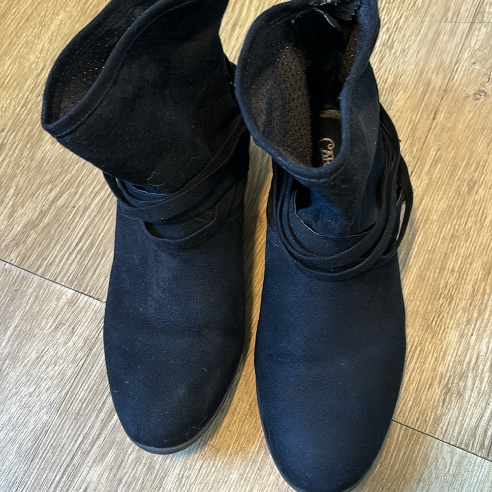 Carlos Santana Abbie suede ankle boots